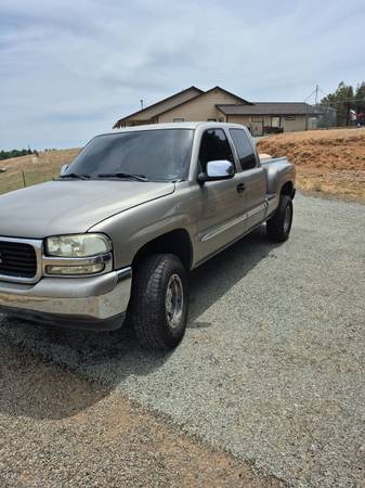 02 GMC 4wd V8 Sierra Truck - $1,700 (Palermo)63617799420161121