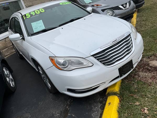 2013 Chrysler 200 1