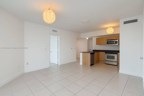 $3,400 / 2br - 1048ft2 - Enjoy the River from this Deep Terrace! (Wind- Brickell)64001845213570122