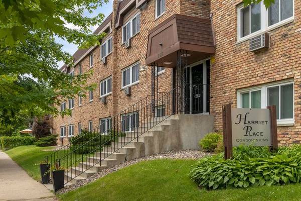 $895 Great Lyndale Location W/ Selected Parking Space & Utilities Included (Uptown)63990227036291120