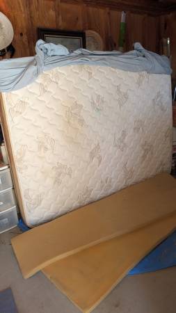 Free Queen size mattress 1