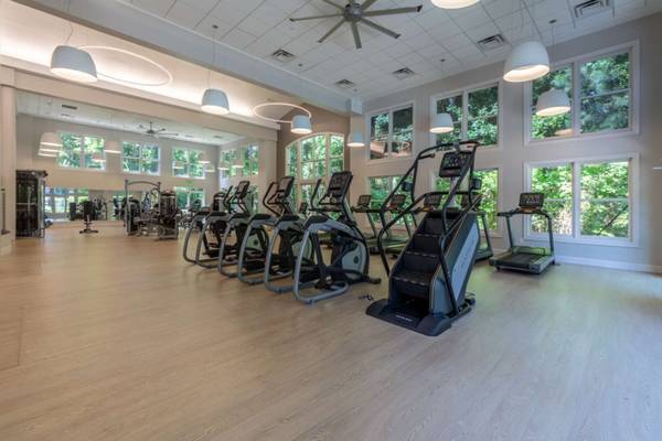 $1,390 / 1br - 827ft2 - Your Pets are like Family Here! We love dogs and cats! 1 Bed, 1 Bath (Alpharetta)63963858205314122