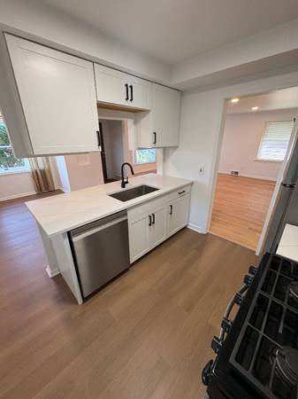 $1700.00 / 3br - 2288ft2 - Charming 3 Bed 1 Bath Home in Garfield Heights! $1400/mo63939132499458121