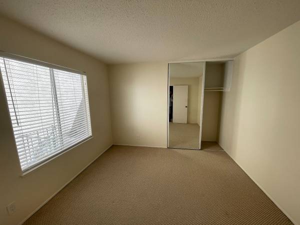 $1,012 / 2br - 2br - 780ft2 - Lovely 2 bedroom in quiet, 4-unit building. Covered Par (daly city)63933767565955120