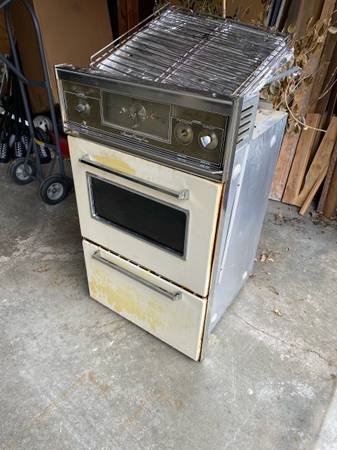 Old ugly heavy stove 1