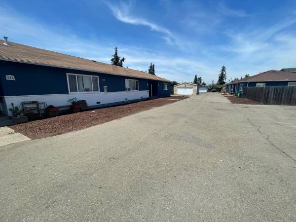 $2,295 / 2br - 650ft2 - Great 2x1 available now $2,295 Blossom Way 🍄🍃 (hayward / castro valley)63908865900674121