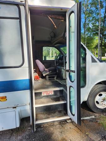 2000 Chevrolet Express 3500 Bus - $5.000 (Westside Jacksonville)63470253176065124