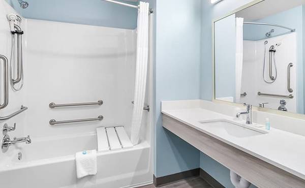 $385 / 1br - 4 miles from downtown Elkhart, Low weekly and monthly rates, 1bd (810 E Windsor Ave, Elkhart, IN)63935708077186124