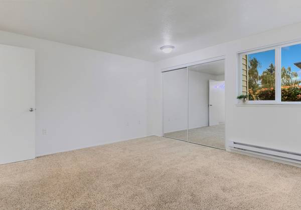 $1,450 / 2br - UPDATED with Laundry Hookups, Spacious Layout and Open Kitchen (Rockwood Area)63845978878211122