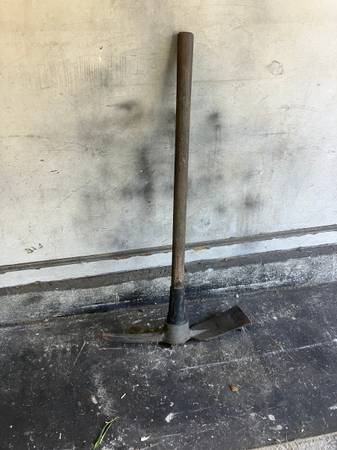 7 Lb. Pick Axe (1-1) 1