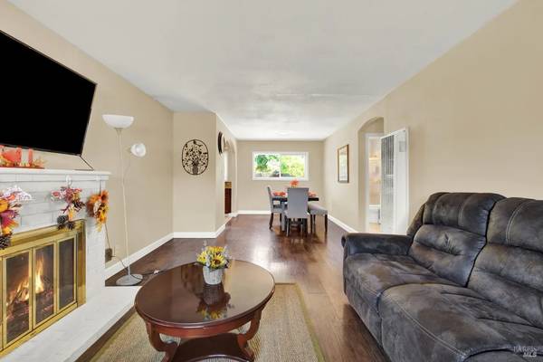 $2,380 / 3br - 1030ft2 - Ranch-style home located in a mature neighborhood (fairfield / vacaville)63933766373379122