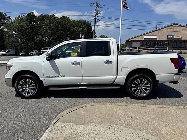 2019 Nissan Titan SL 4x4 4dr Crew Cab - $21,995.0063438420459521124