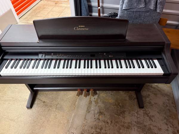 Yamaha Clavinova Electric Piano - Model CLP-840 - furniture - by 
