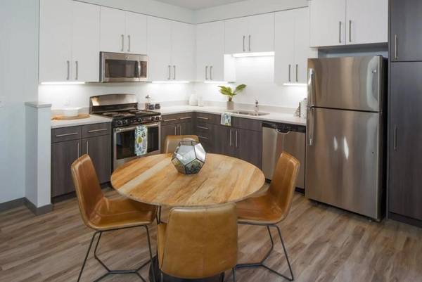 $2,472 / 2br - 1014ft2 - Dishwasher, Quartz Countertops, Secured Bike Storage (John's Landing)63831326032131121