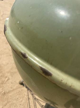 Weber vintage de color verde aguacate "The Caribbean" de 22" para parrilla de carbón - $200 (Palmdale)63471349112835124