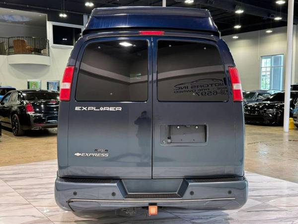 2017 Chevrolet Express - Photo 7