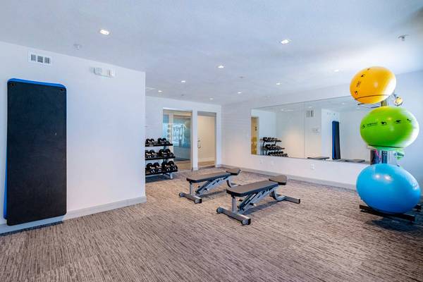 $1,355 / 1hab - 550ft2 - OFERTA DE INGRESO: 1 MES GRATIS, (ADDISON)63796375900035123