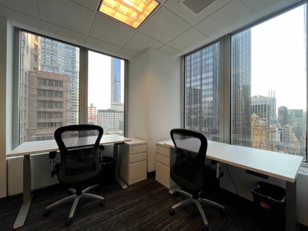 $3,500 / 172ft2 - Private Corner Offices Available MINUTES AWAY from Central Park! (Midtown)63689861876097121