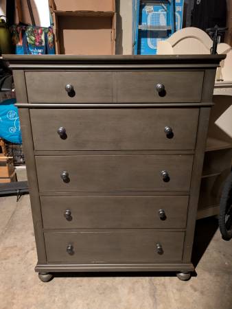 Beautiful solid wood 5-drawer Aspenhome dresser 1