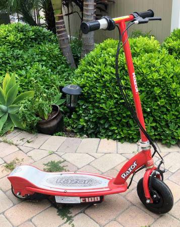 Razor E100 Electric Scooter (Red) 1