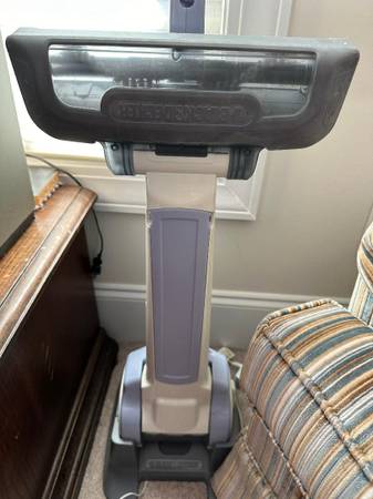 Black & Decker 18V Pivot Vac 1