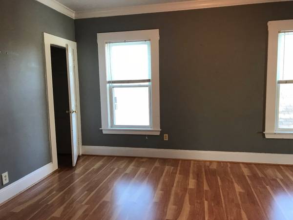$2,495 / 2br - ------STONEHAM LARGE 2 BED  with Storage and PETS OK---Walk to Center (STONEHAM)63828557171841123