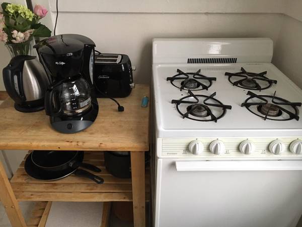 $1,000 / 3br - Nob Hill Room for rent - in a 3BR 1BA apartment (furnished) (nob hill)63850428125571123
