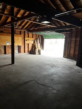 $300 / 650ft2 - 3 Car Garage with lighting and light electric (Hessville)64201221412354121