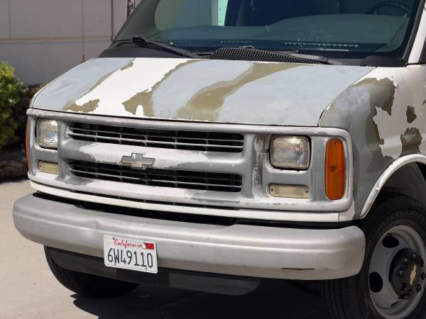 2002 Chevrolet EXPRESS 3500 - Photo 2