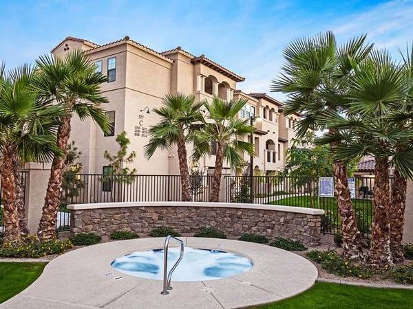 $1,824 / 2br - 1147ft2 - Garages Available, Fitness Center, Close to Park, Custom Cabinetry (Tempe)64024999792642124