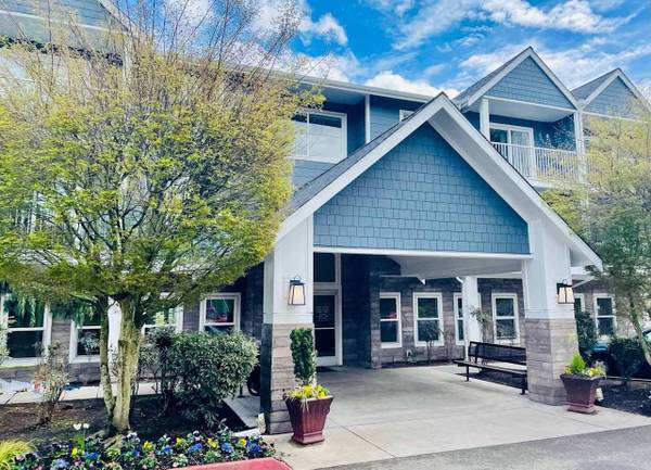 $2,038 / 2br - Make a Splash in Your New Home Today! (1001 E. Marine View Drive, Everett, WA)63688407395969123