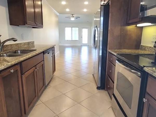 $100 / 2br - Beautiful, upscale condominium community (Galveston)63611865031937121