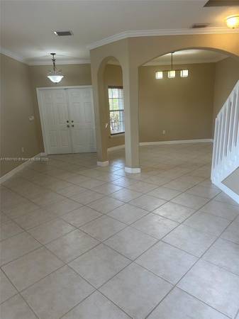 $4,200 / 4br - 2276ft2 - Spacious 4 bed, 2.5 bath Townhouse (Doral)64051002315521122