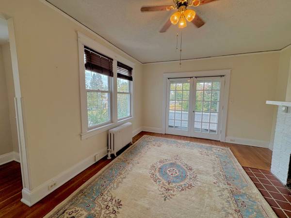 $1,095 / 2br - 1000ft2 - Encantador apartamento en el piso superior (111 1/2 Connecticut Avenue, Lynchburg)63851968758913121