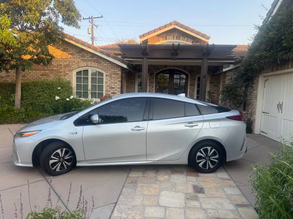 2017 Toyota Prius Prime - $15,995 (Los Alamitos)63470049095553121