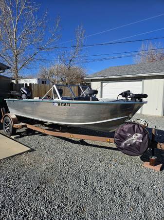 Starcraft fishing boat 1