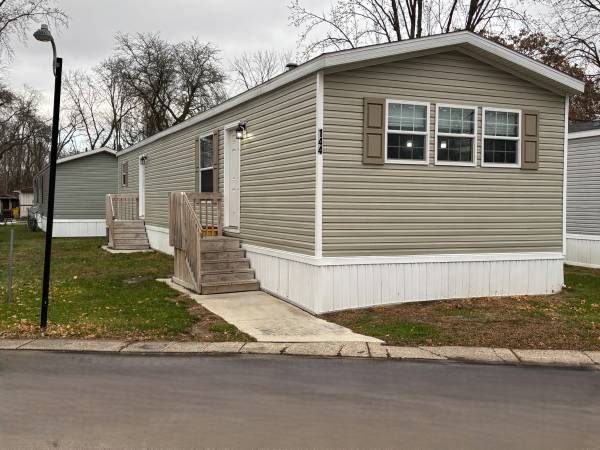 $49,900 / 3br - 1056ft2 - Get 3 Month's Free Lot Rent! (Auburn Hills)64018942043009120