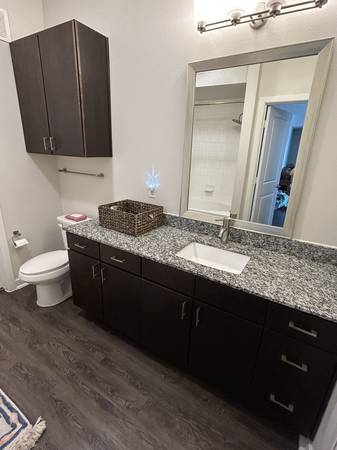 $747 / 1 habitación - 138 pies² - Habitación en subarriendo en S. Austin (Austin)63310800028419123