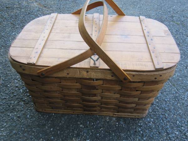 OLD VINTAGE 1900s PICNIC BASKET 1