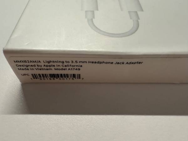 Nuevo Apple Lightning a conector para auriculares - $5 (Westwood Los Ángeles CA)63471428196737122