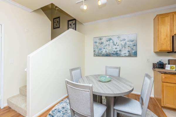 $2,789 / 2br - 1154ft2 - TownHomes: Granito, Mármol, Garajes para 2 Coches y Vistas a las Colinas ✨ (17621 W. Pauline Ct., Canyon Country, CA)63700996688897121