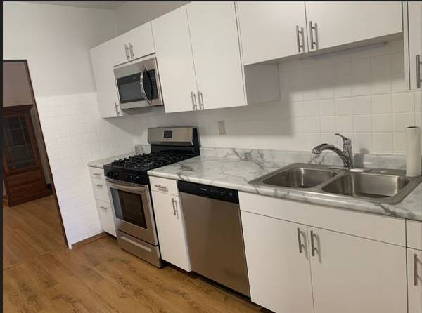 $1,995 / 2br - 1400ft2 - NEAR THE BLUE LINE "el"* KENNEDY & MORE* DISHWASHER*NEWER LOOKS (AVONDALE)64041476120963122