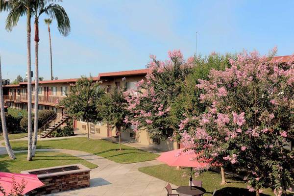 $1,690 / 340ft2 - Acceso controlado, Lavavajillas*, Patio interior, Armarios grandes (West Covina)63829233318657120