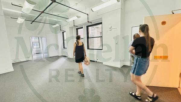 $6,053 / 1053ft2 - Corner Office Space on 57th St. Doorman Buidling Bright and Sunny ❣️ (Midtown East)63816602584195123