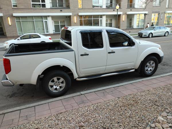 2011 Nissan Frontier  Crew Cab V6 4.0 4x4 Automatic 1