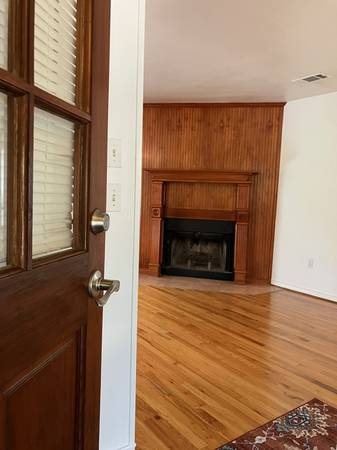 $2,495 / 3br - 2200ft2 - Contemporary Country Home on One Acre (Cedar Creek)63922558790786123