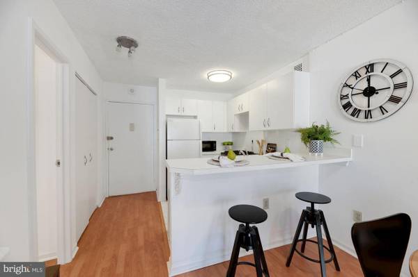 $2,400 / 1br - 1-Dormitorio: Logan Circle, calle 14th NW, servicios incluidos + gimnasio y piscina (Logan Circle, calle 14th NW)63843420002051123