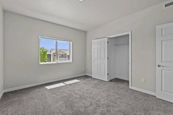 $1,475 / 1br - 730ft2 - Package Parcel Lockers, Picnic Areas, 24-Hour Access Gym (2552 W. Selway Rapids Lane)63794945576451122