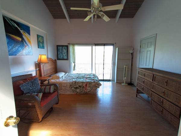 Beautiful spacious rooms, ocean front, 8 miles north of Hilo 1