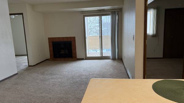 $1,685 / 2br - 625ft2 - Don't miss this fabulous 2 Bed, 1 Bath! Highly desirable location! (Anchorage - Russian Jack Springs)64004783971970123